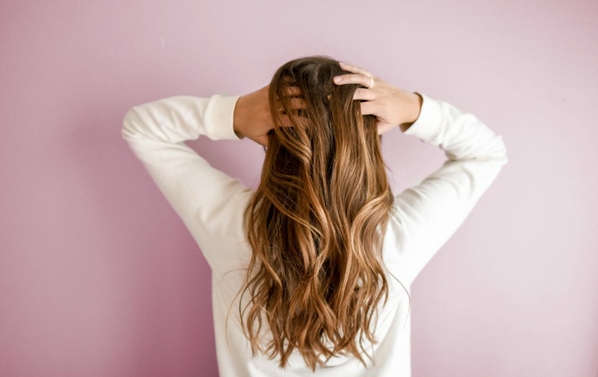 8 ways to reduce carbon footprint in your hair care routine.