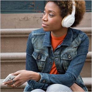 Bose SoundLink around ear wireless headphones II for exceptional sound, wireless freedom and uncompromised performance.