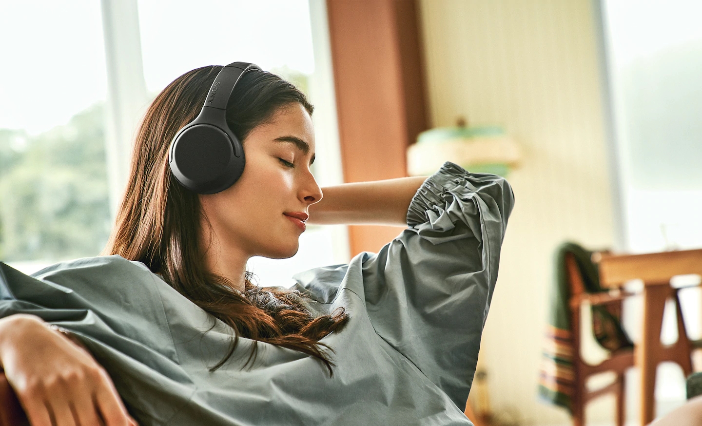 Sony WH-XB700 bluetooth wireless headphones connect easily to your favorite devices.