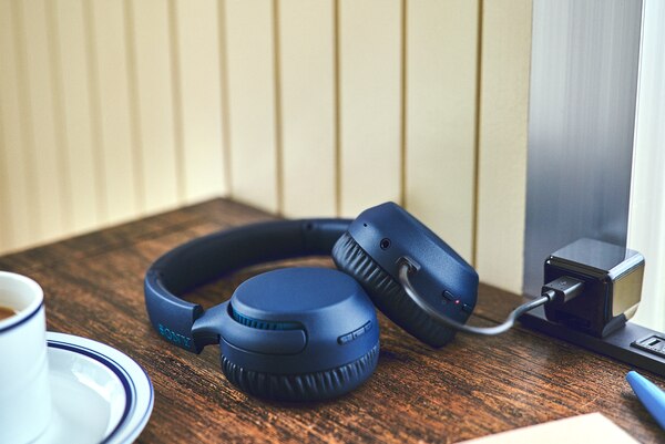 Sony WH-XB700 bluetooth wireless headphones enable quick charging when you're pressed for time.